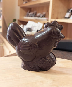 Poule avec fleurs